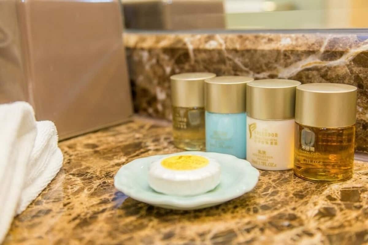 premium bedding, down duvets, in-room safe, desk