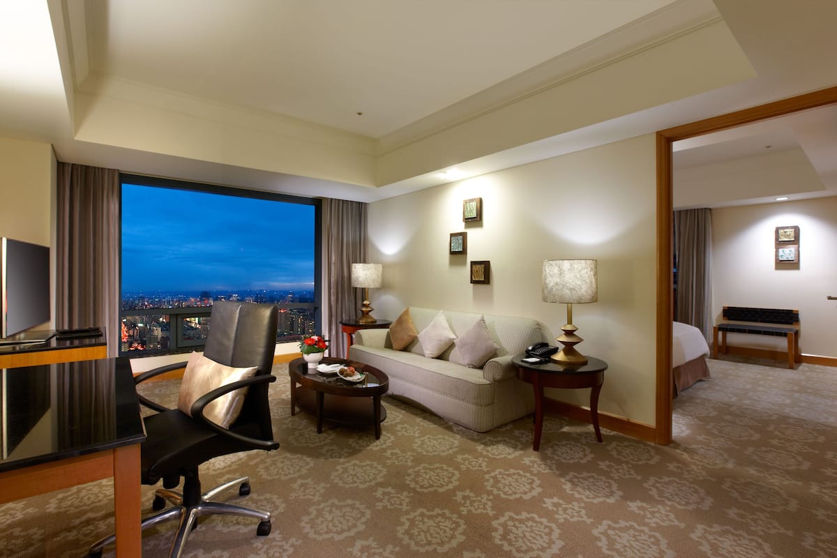 splendor suite | premium bedding, down duvets, in-room safe, desk