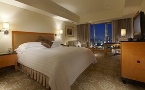 Hochwertige Bettwaren, Daunenbettdecken, Zimmersafe, Schreibtisch