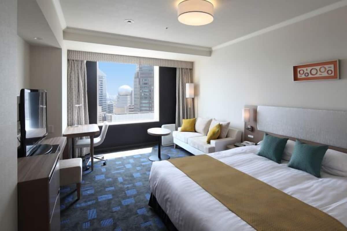 Premium bedding, in-room safe, blackout curtains, iron/ironing board