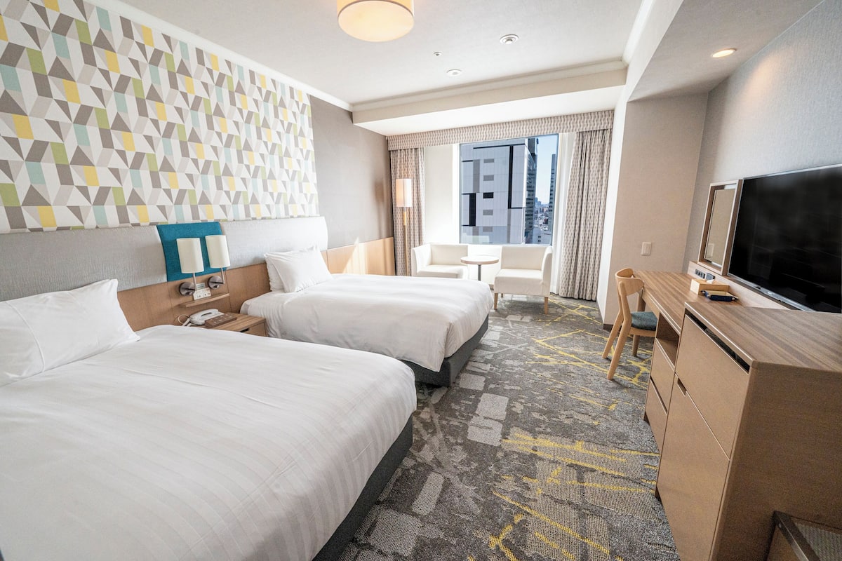 ห้องทวิน, ปลอดบุหรี่ (View Twin, 13 - 19F) | เครื่องนอนระดับพรีเมียม, ตู้นิรภัยในห้องพัก, ผ้าม่านกันแสง