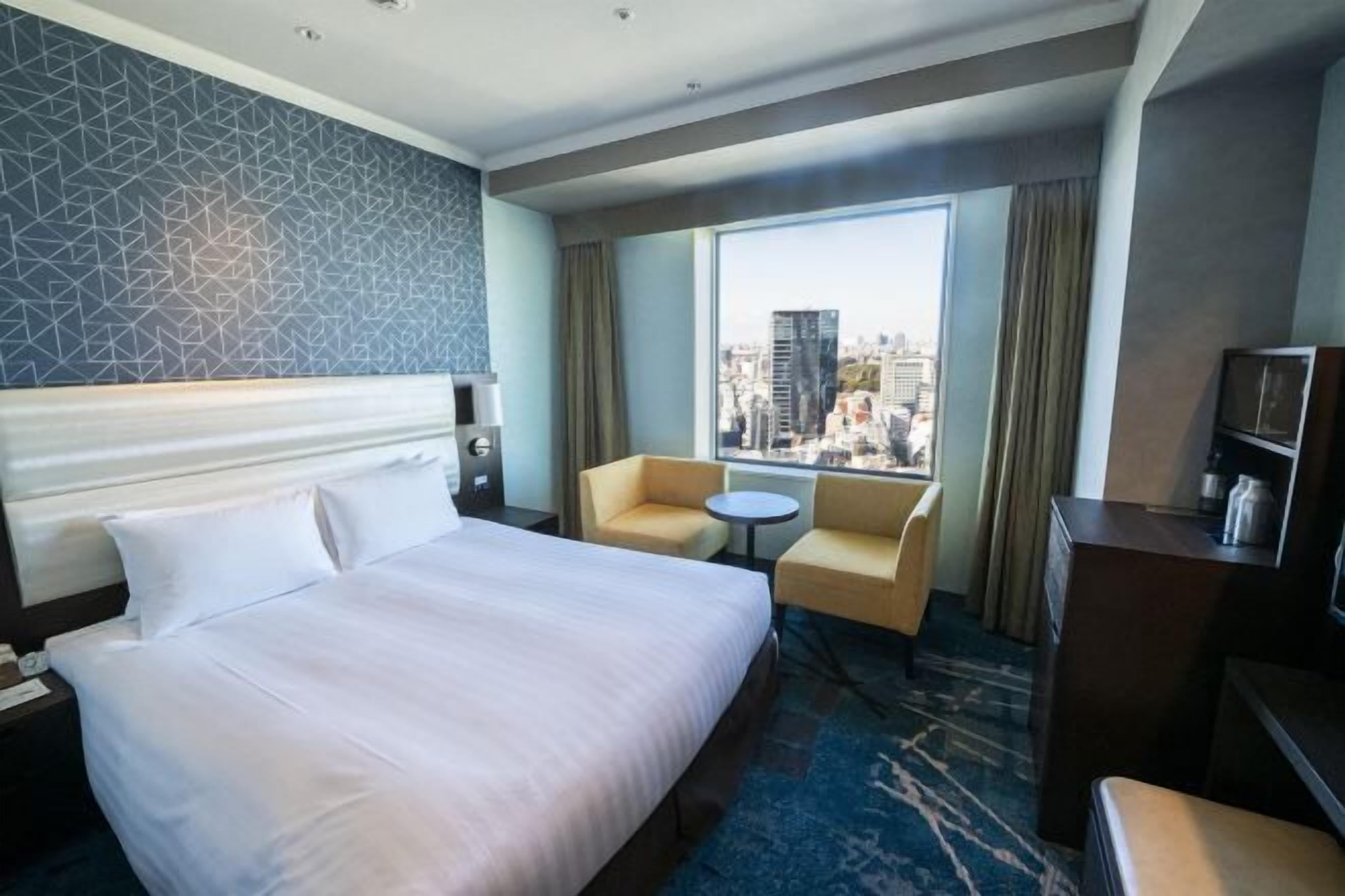 Premium bedding, in-room safe, blackout drapes, iron/ironing board