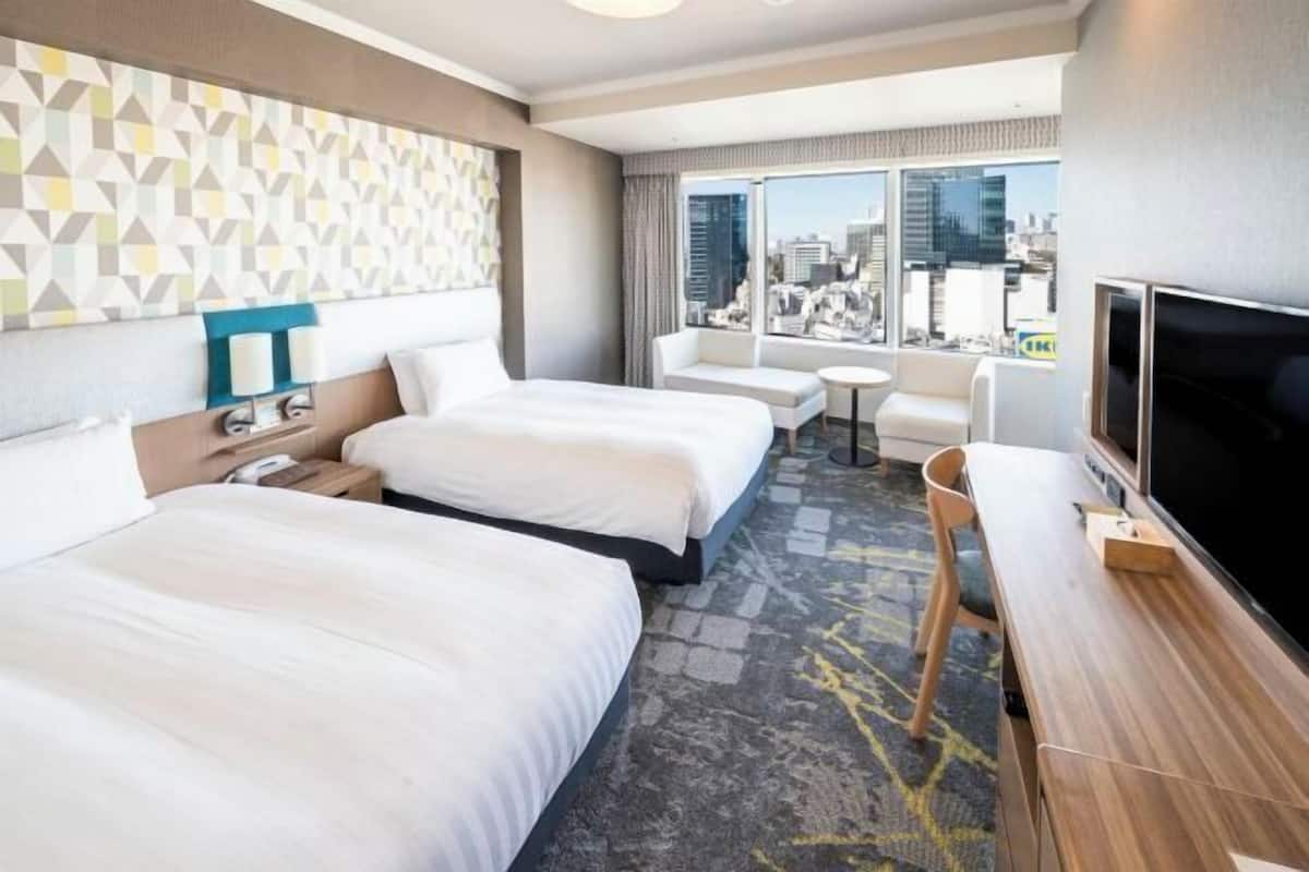 Premium bedding, in-room safe, blackout drapes, iron/ironing board