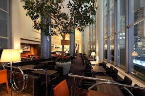 2 restaurants, breakfast served