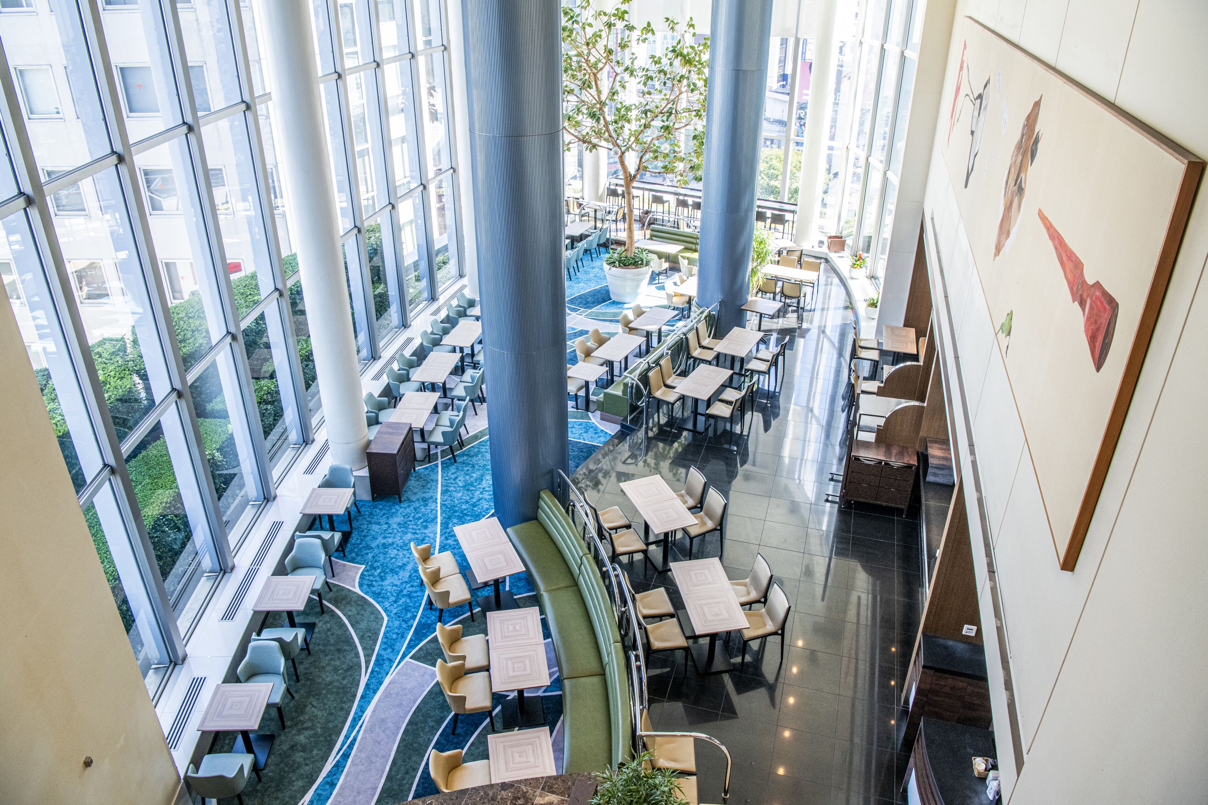 2 restaurants, breakfast served