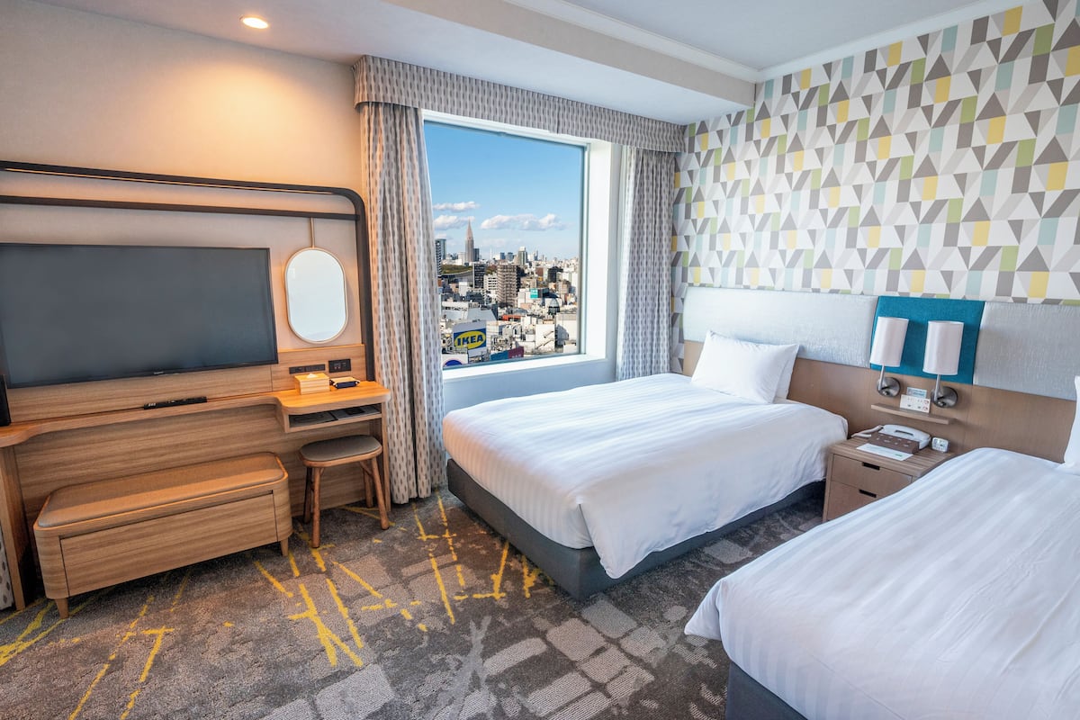 Deluxe Twin, Non-Smoking, 13 - 19F | Premium bedding, in-room safe, blackout drapes, iron/ironing board