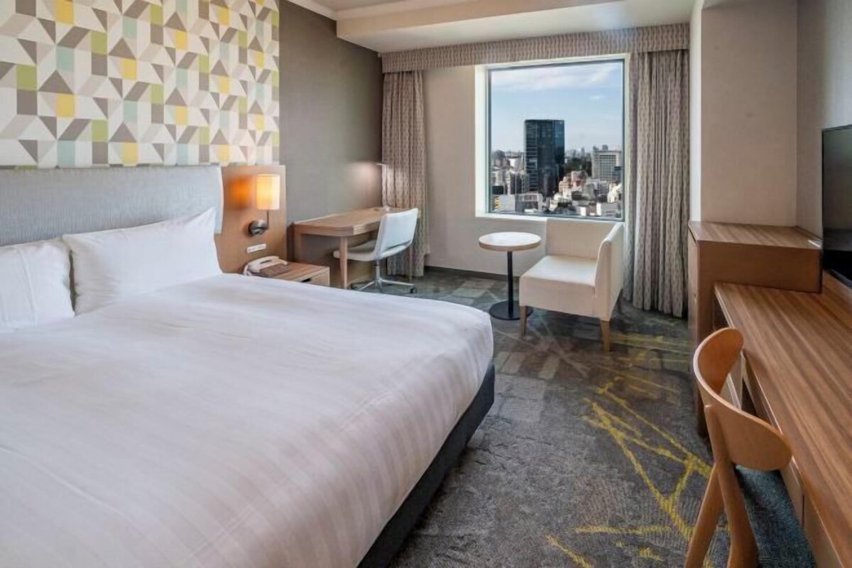 Premium bedding, in-room safe, blackout drapes