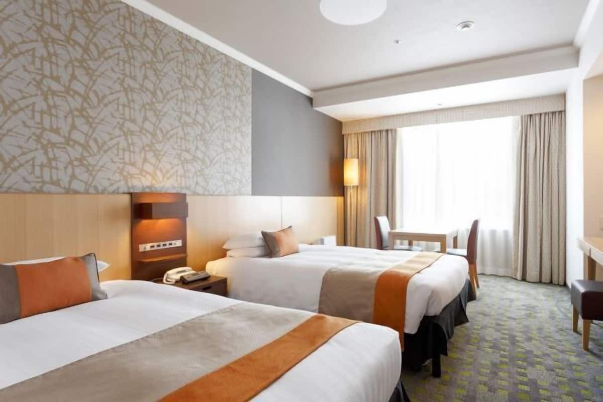 Premium bedding, in-room safe, blackout curtains, iron/ironing board