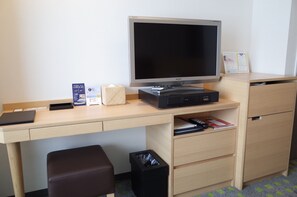 Standard Twin Non-Smoking, 7 - 12F | Living area | 32-inch flat-screen TV with digital channels, TV, pay movies
