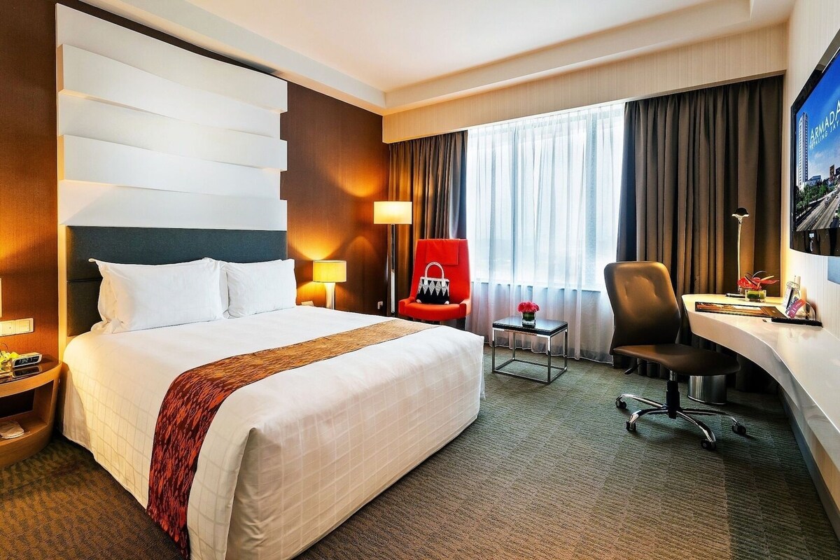 Down duvets, Select Comfort beds, in-room safe, desk