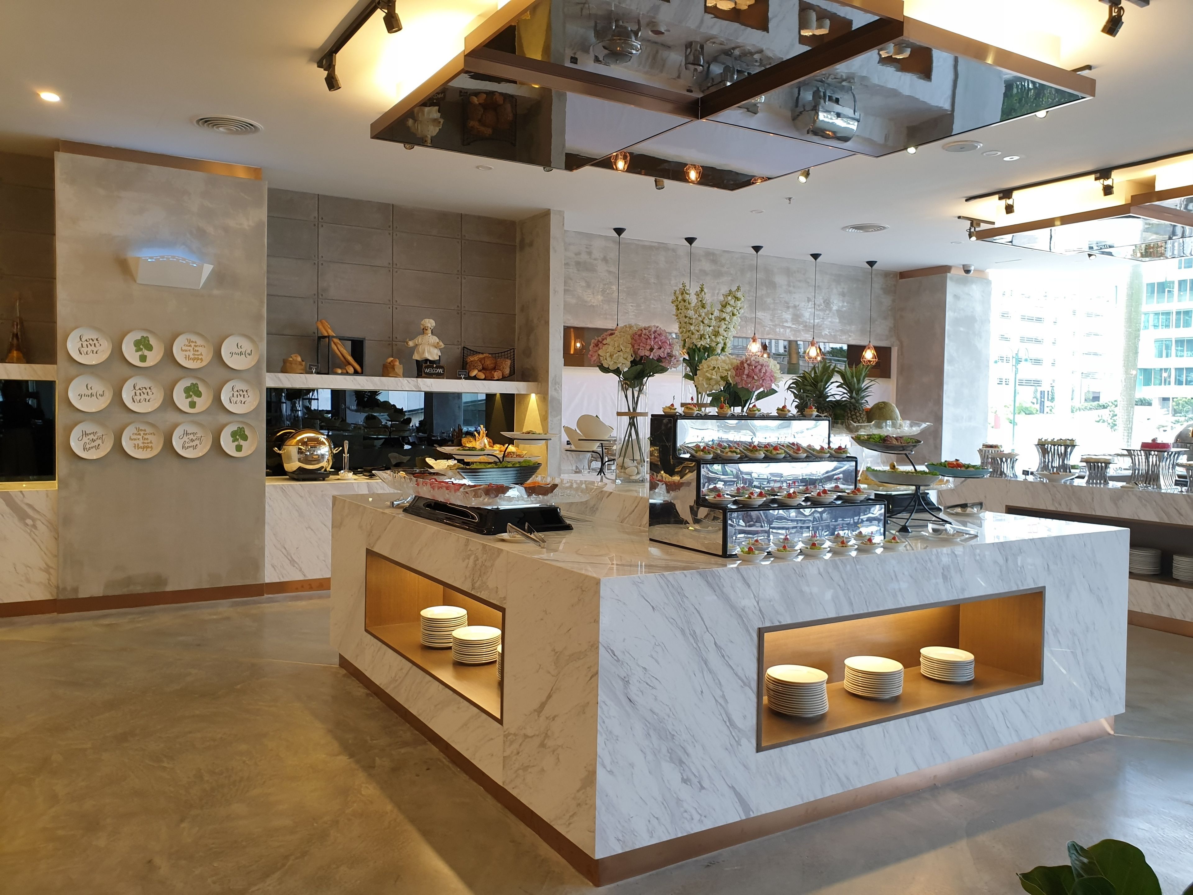 Daily buffet breakfast for a fee