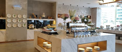 Daily buffet breakfast for a fee