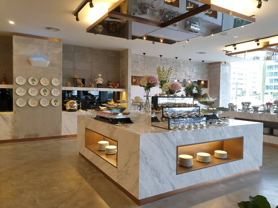 Daily buffet breakfast for a fee