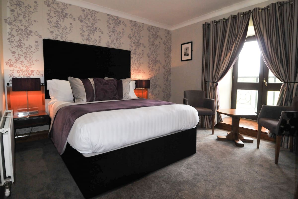 desk, iron/ironing board, free wifi, bed sheets