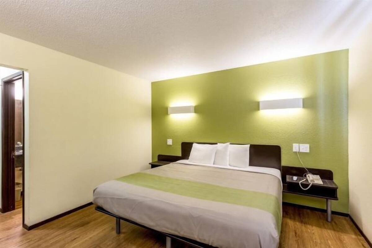 Laptop workspace, free WiFi, bed sheets