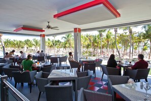 6 restaurants servant le petit déjeuner, spécialités Cuisine italienne