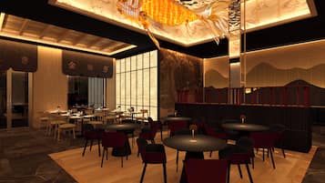 9 restaurants; breakfast and dinner served