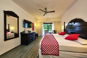 Minibar, pengeskab på værelset, arbejdsområde til bærbare computere