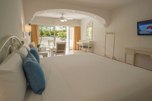 Junior Suite (Upper Floor) | Minibar, in-room safe, desk, iron/ironing board
