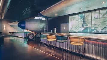 2 bars, bar en bord de piscine