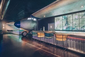 2 bars/lounges, poolside bar