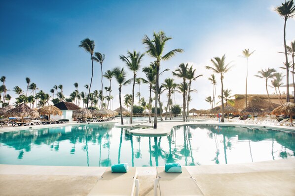 3 outdoor pools, pool umbrellas