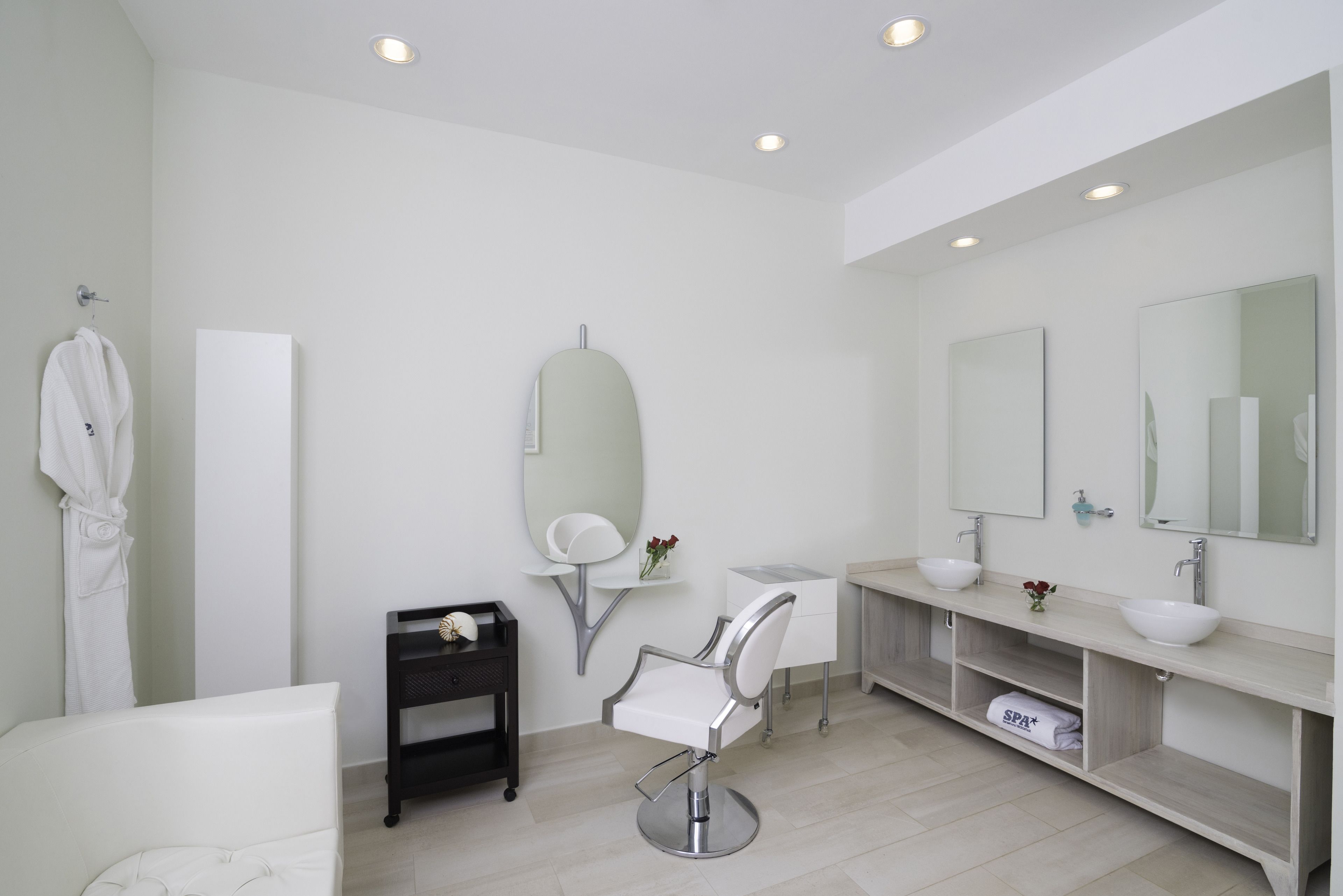 Couples treatment rooms, sauna, hot tub, steam room, Turkish bath