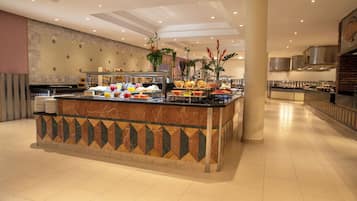 8 restaurants servant le petit déjeuner, spécialités Cuisine au barbecue