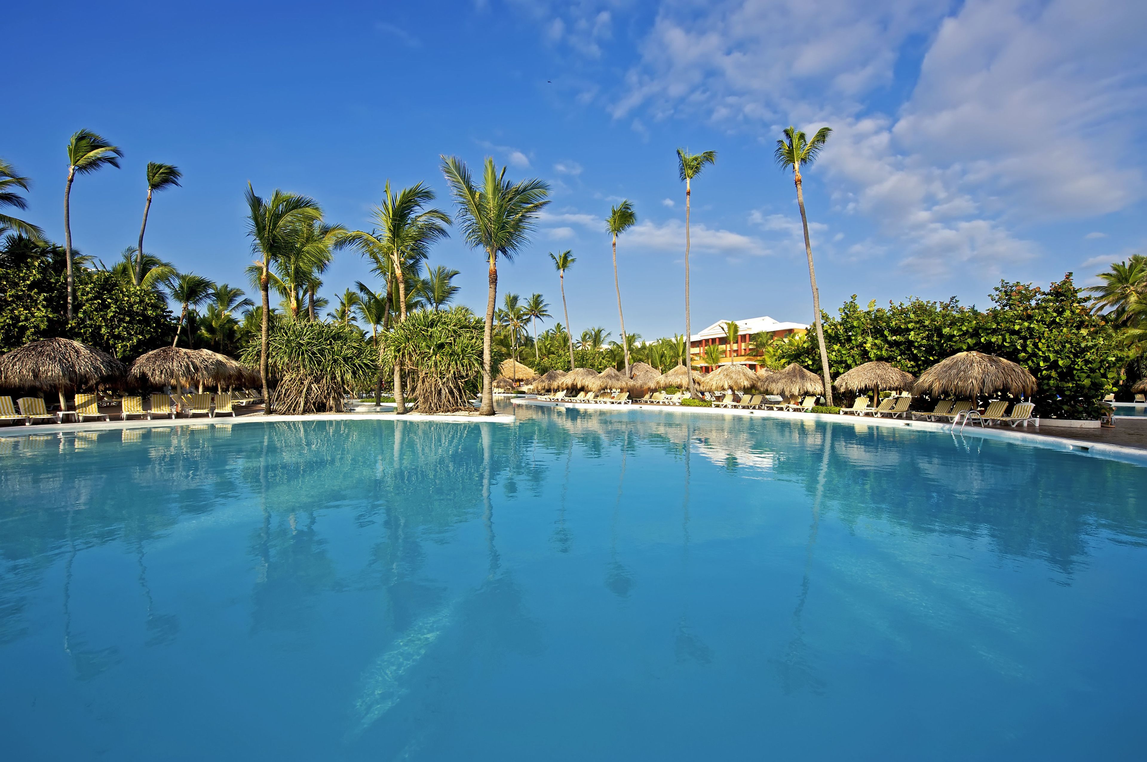 3 outdoor pools, pool umbrellas