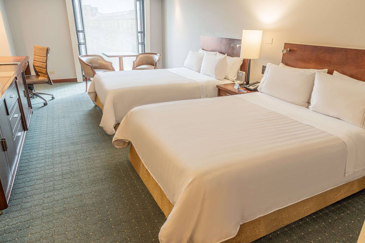 Rom – superior, 2 dobbeltsenger | Sengetøy av topp kvalitet, dundyner, memory foam-senger og minibar