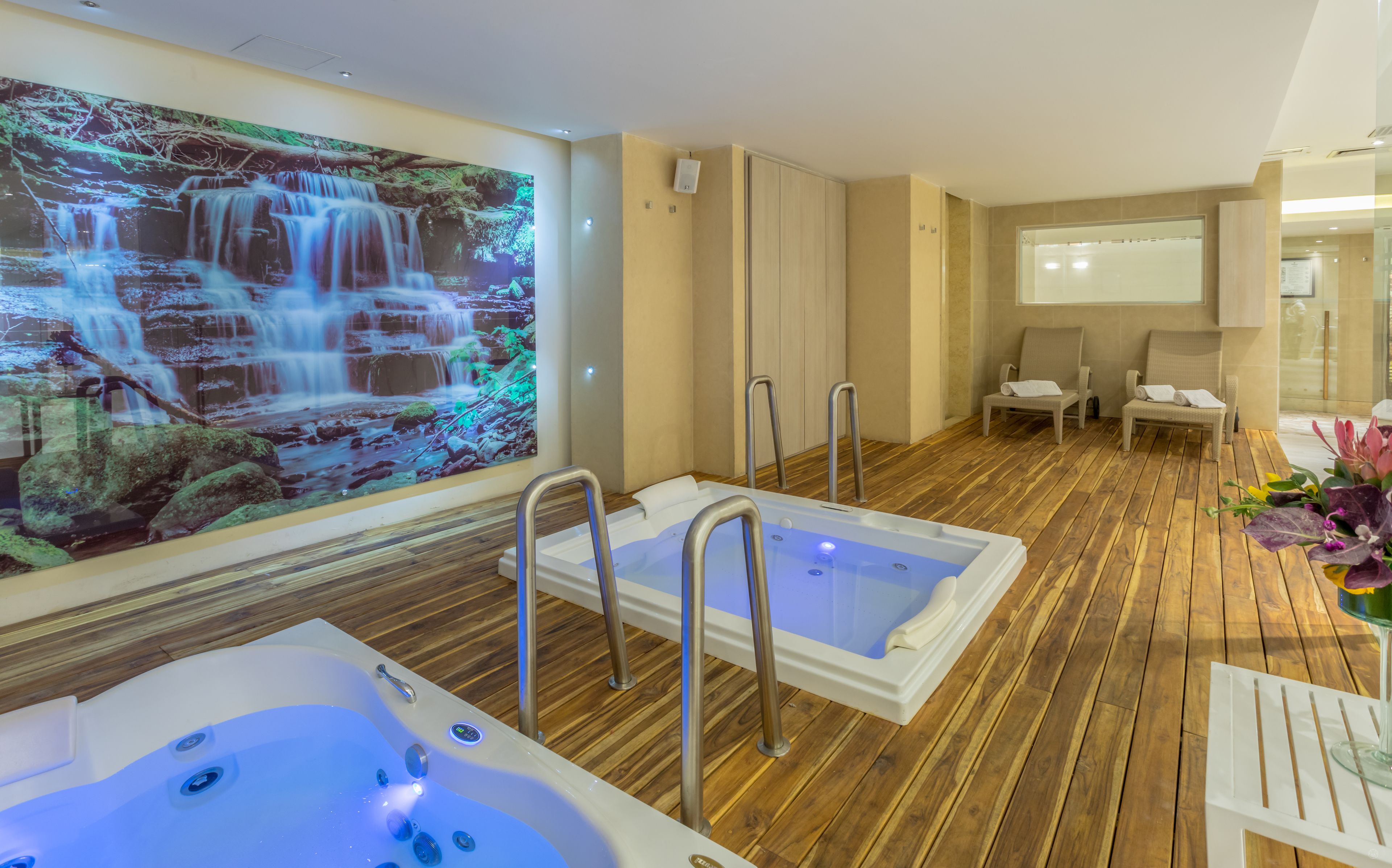 Bañera de hidromasaje interior