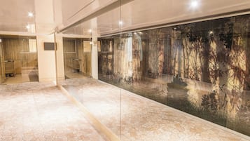 Couples treatment room(s), sauna, steam room