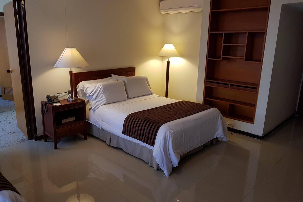 Literie hypoallergénique, surmatelas, coffres-forts dans les chambres