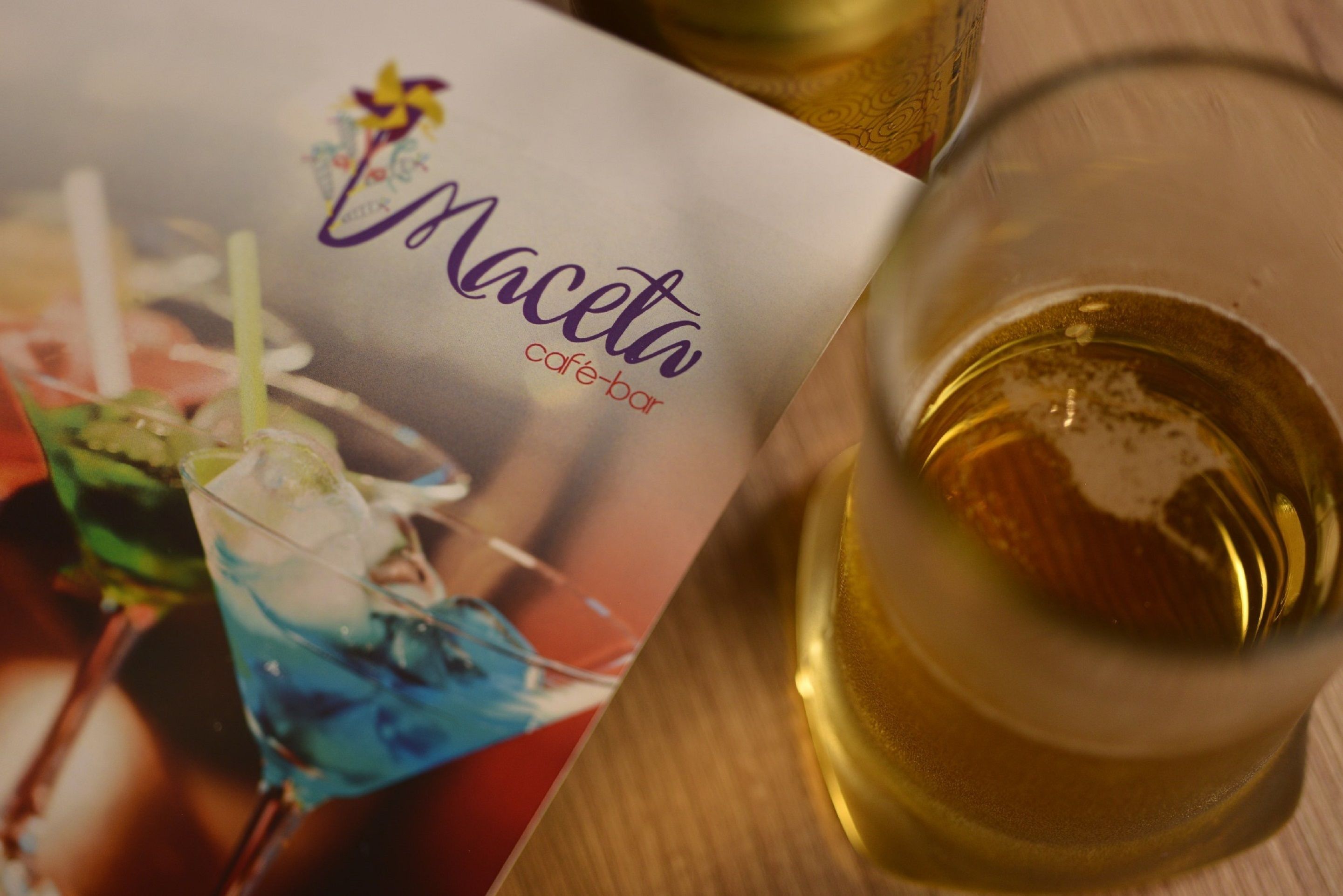 A menu from 'Maceta cafe-bar' with a glass of beer on the right.