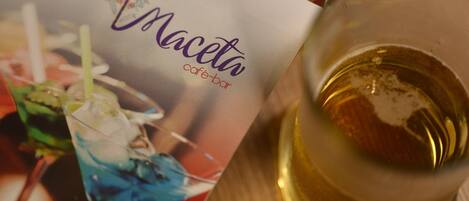 A menu from 'Maceta cafe-bar' with a glass of beer on the right.