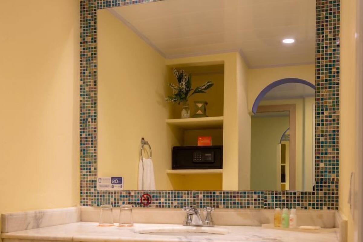 standard room | bathroom | shower, free toiletries, hair dryer, towels