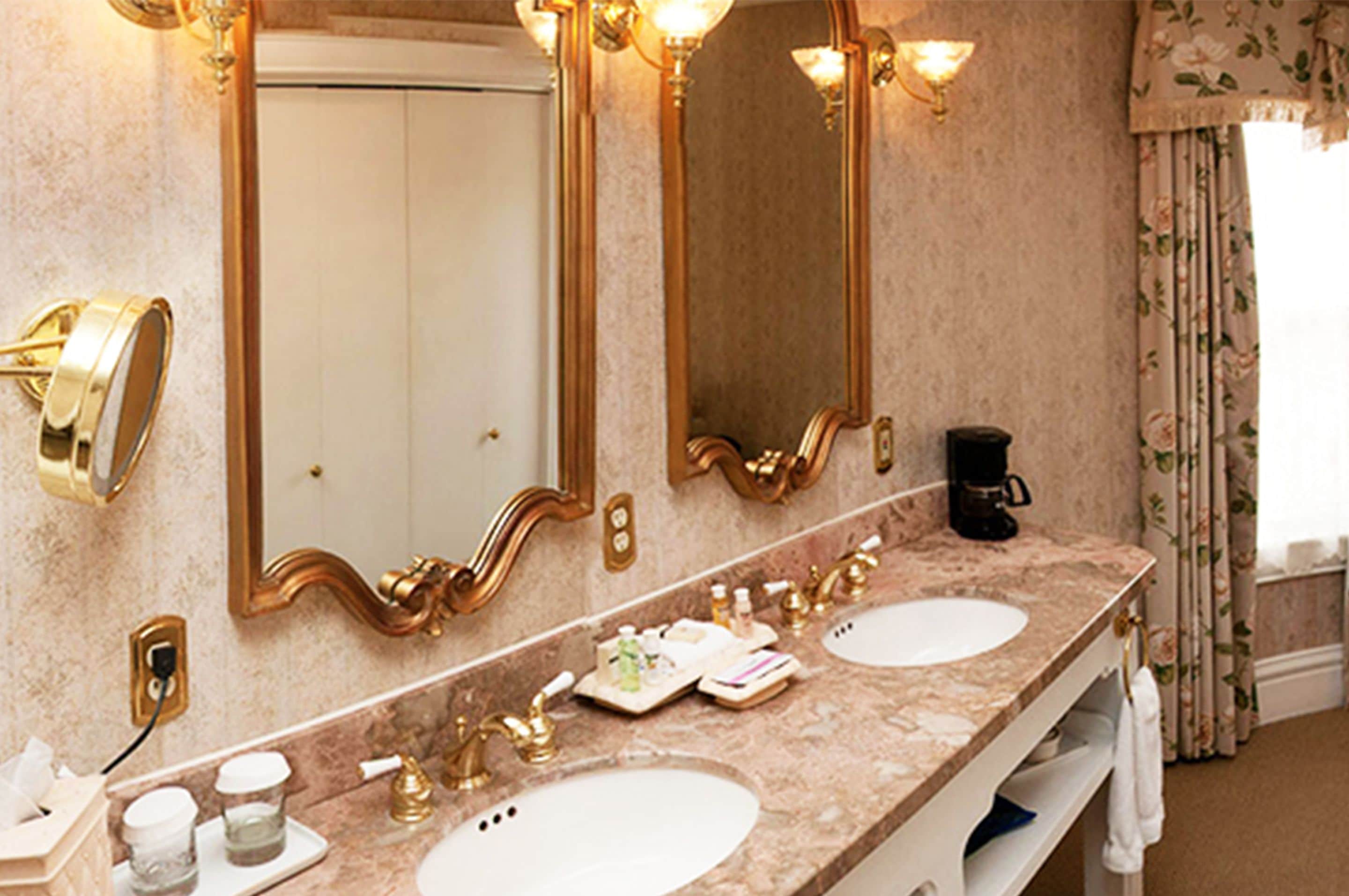 j. paul getty celebrity suite | bathroom | designer toiletries, hair dryer, bathrobes, towels