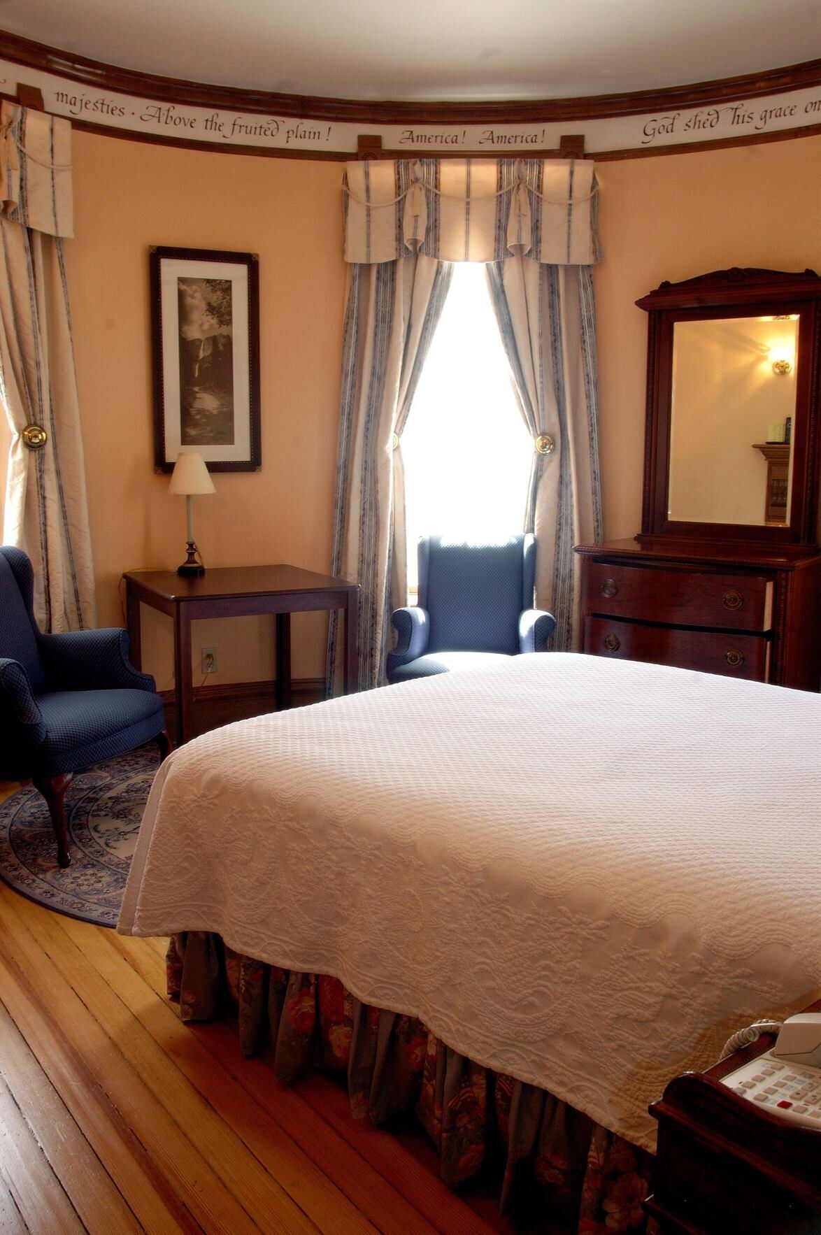 Hypo-allergenic bedding, in-room safe, laptop workspace