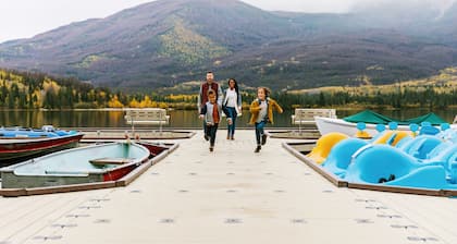 Pyramid Lake Lodge
