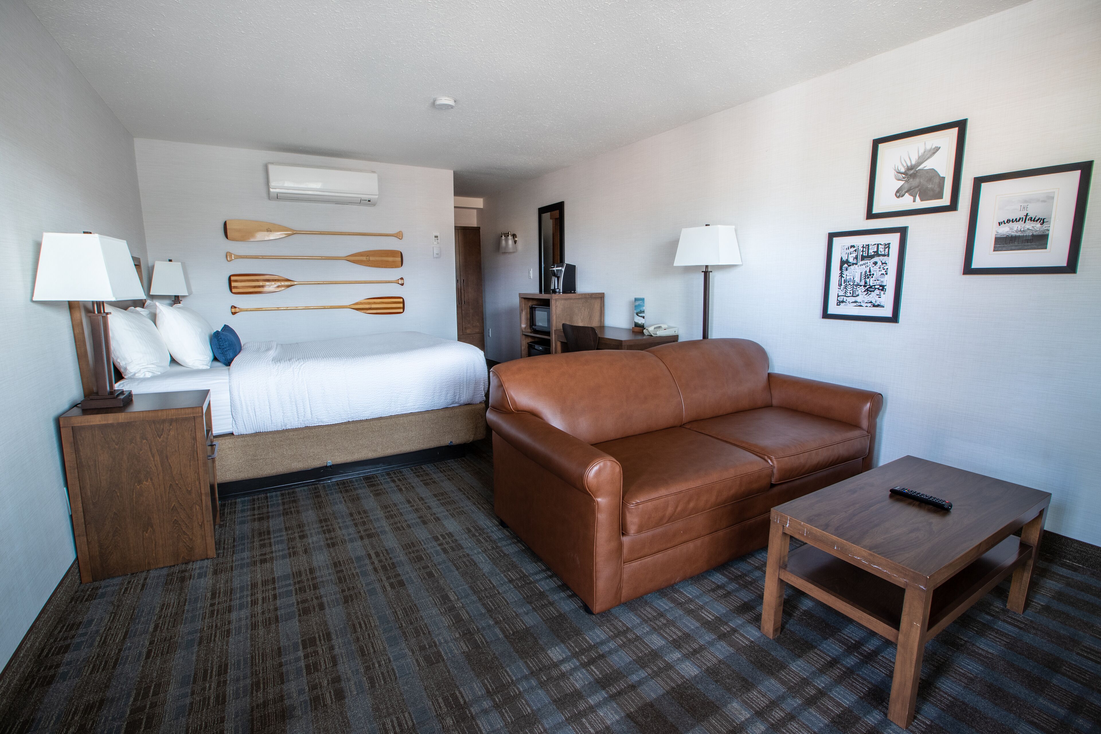 cavell room - one queen, one sofabed | iron/ironing board, free wifi, bed sheets, alarm clocks