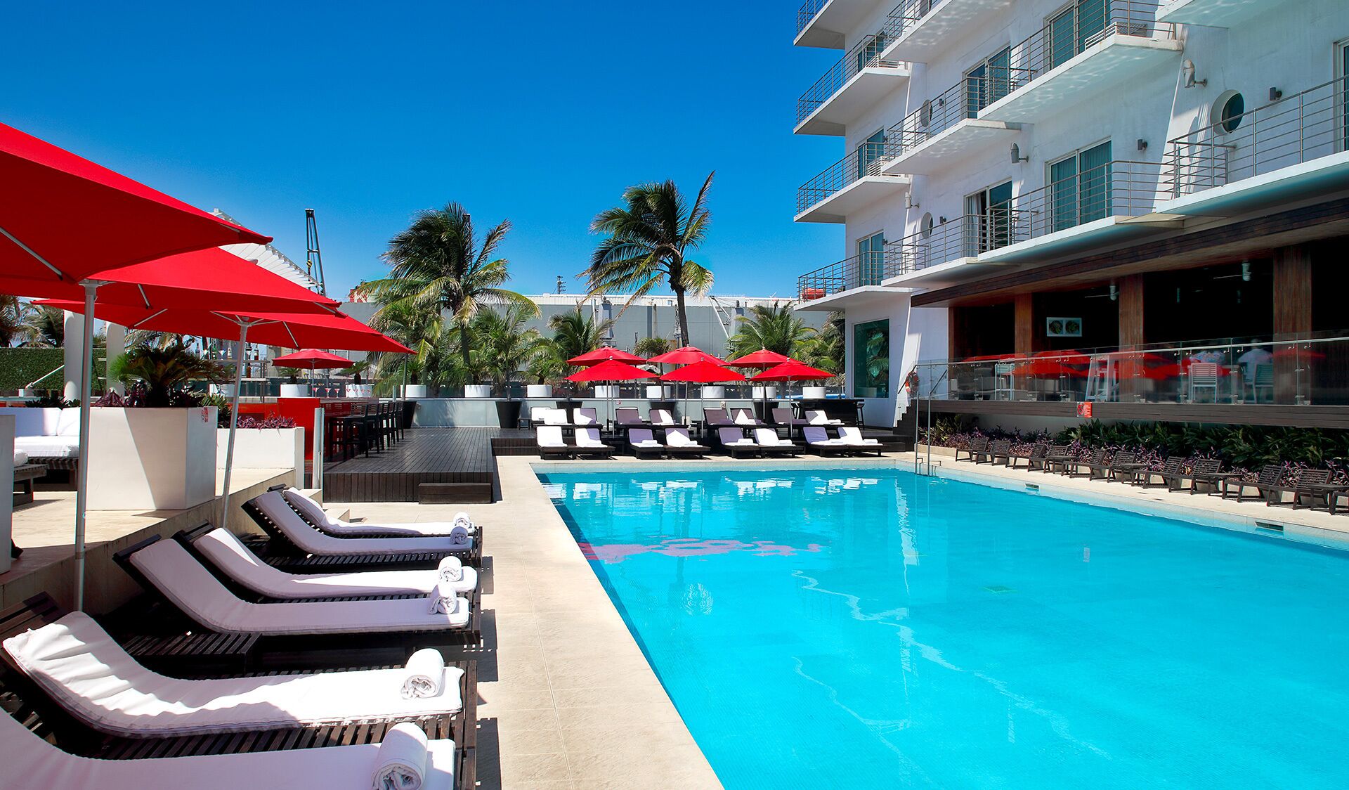 Indendørs pool, 2 udendørs pools