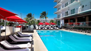 Indoor pool, 2 outdoor pools