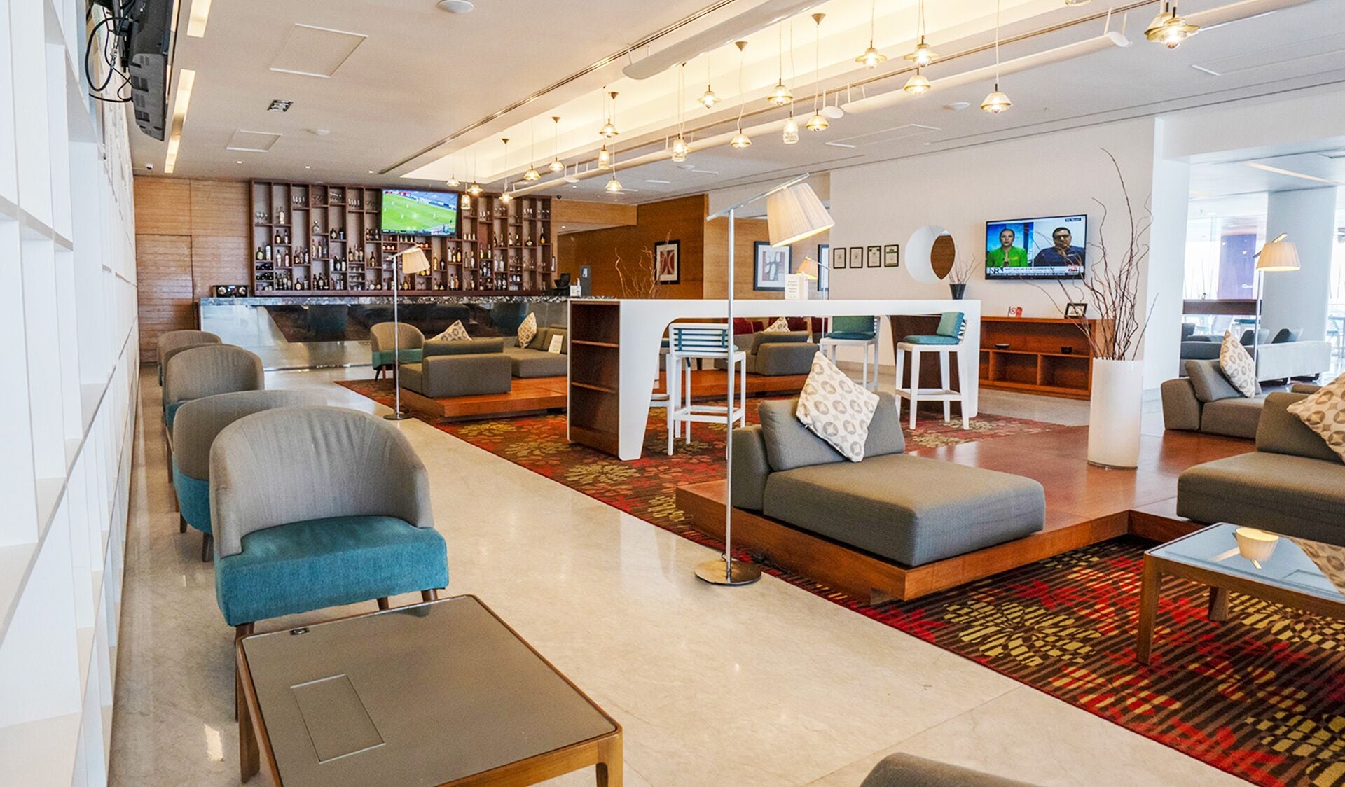 3 restaurants, breakfast served