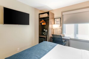 Standard Room, 1 Double Bed, Non Smoking | 1 bedroom, in-room safe, desk, laptop workspace