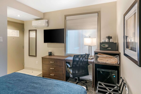 Standard Room, 1 Queen Bed, Non Smoking