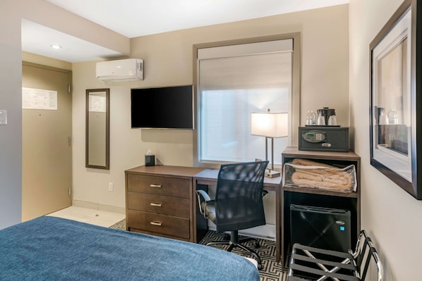 Standard Room, 1 Queen Bed, Non Smoking
