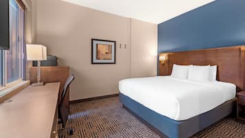 Standard Room, 1 Queen Bed, Non Smoking | In-room safe, desk, laptop workspace, blackout drapes