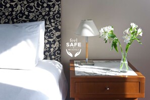 Biancheria da letto di alta qualità, copriletto in piuma, minibar