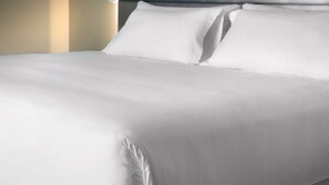 Hochwertige Bettwaren, Daunenbettdecken, Minibar, Zimmersafe