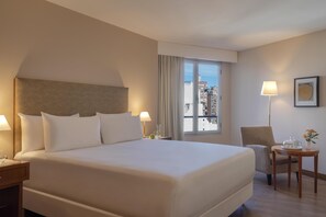 Hochwertige Bettwaren, Daunenbettdecken, Minibar, Zimmersafe